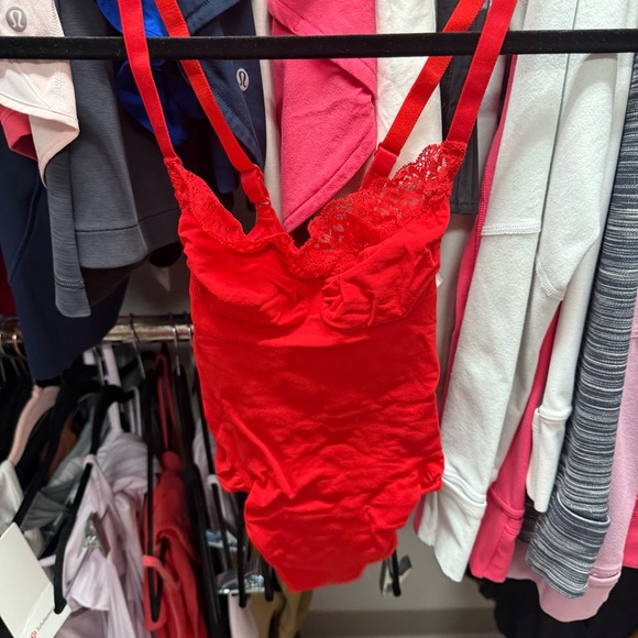 SKIMS sculpt red lace bodysuit NWOT - Picture 3 of 5